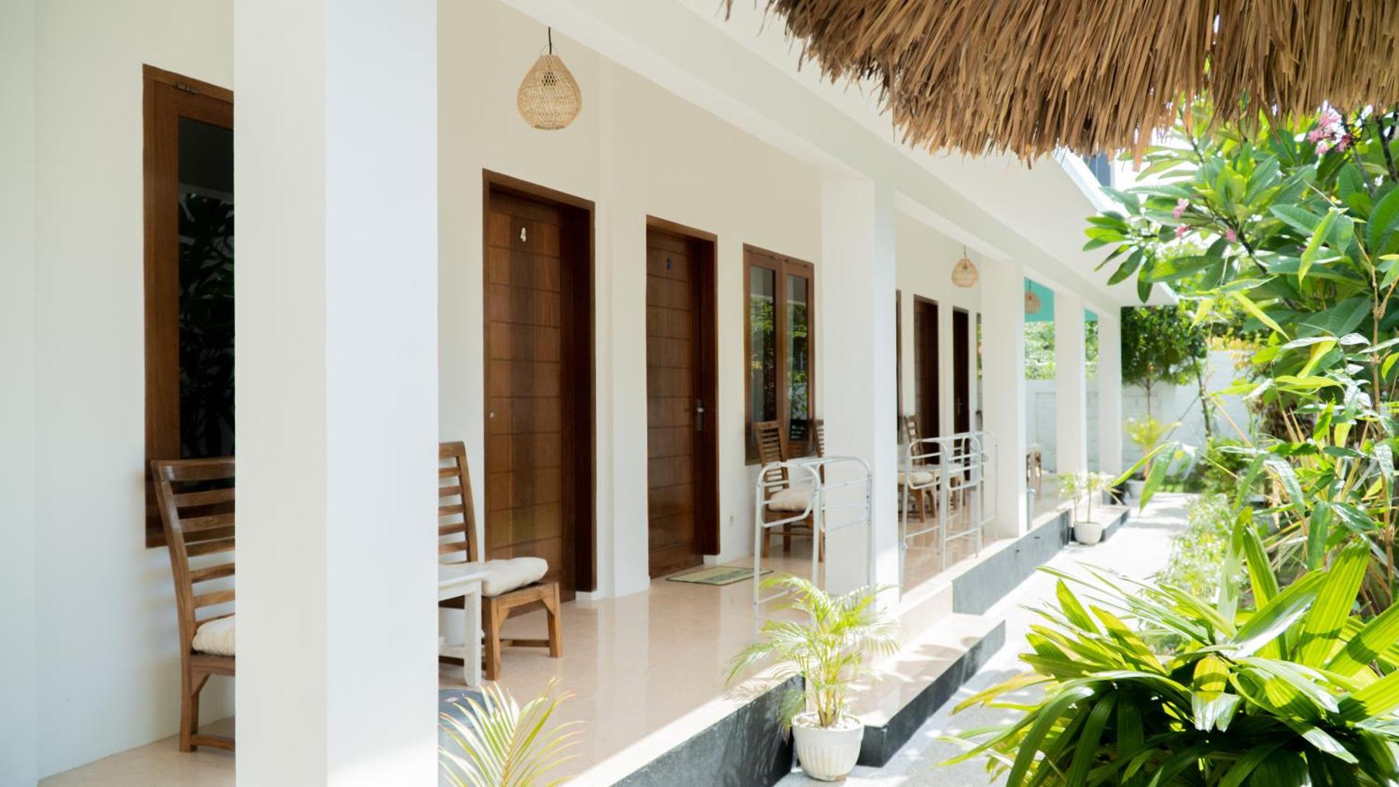 Апартаменты The White Bay Lombok Kuta  Экстерьер фото